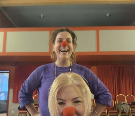 WYKŁAD ,,UŚMIECH NA RECEPTĘ – O ROLI HUMORU W TRUDNYCH CHWILACH’’ WYGŁOSIŁA  JOANNA LEWANDOWSKA – PRZEDSTAWICIELKA ,,CZERWONYCH NOSKÓW – KLAUN W SZPITALU”.