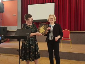 WYKŁAD ZATYTUŁOWANY ,, ZAPRASZAMY DO AZJI” dnia 20.04.2026 roku WYGŁOSIŁA prof. DANUTA UMIASTOWSKA.