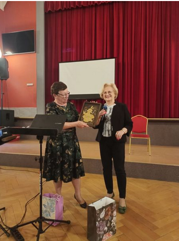 WYKŁAD ZATYTUŁOWANY ,, ZAPRASZAMY DO AZJI” dnia 20.04.2026 roku WYGŁOSIŁA prof. DANUTA UMIASTOWSKA.